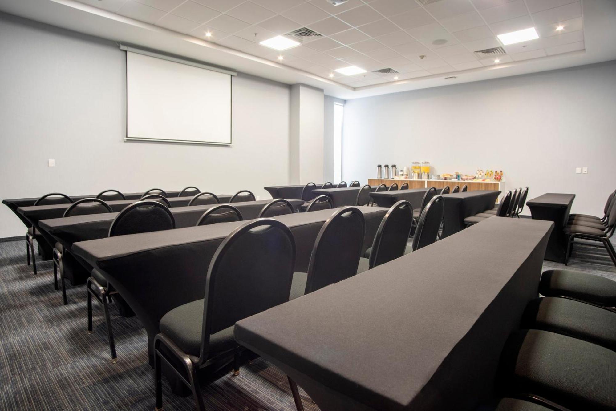 Holiday Inn Express Guadalajara Iteso By Ihg Zapopan Extérieur photo